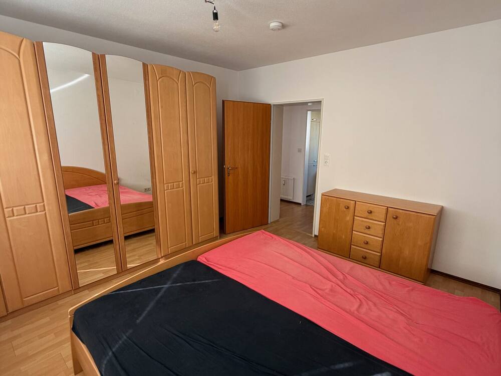 Schlafzimmer mit Schrankwand