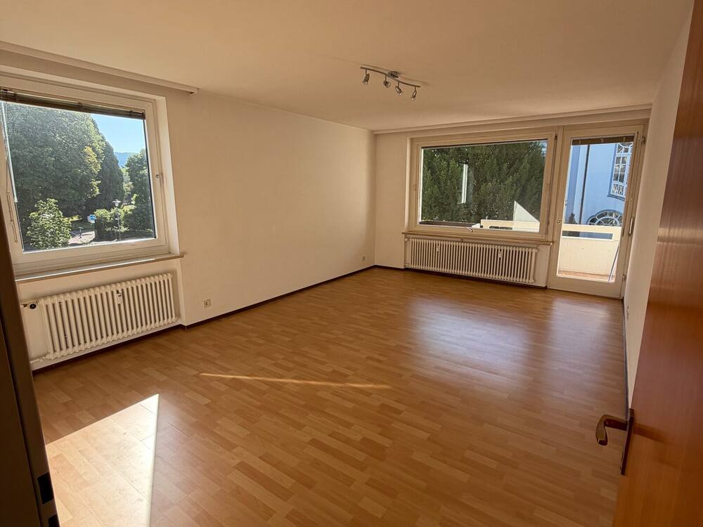 Wohnzimmer mit Zugang zur Loggia